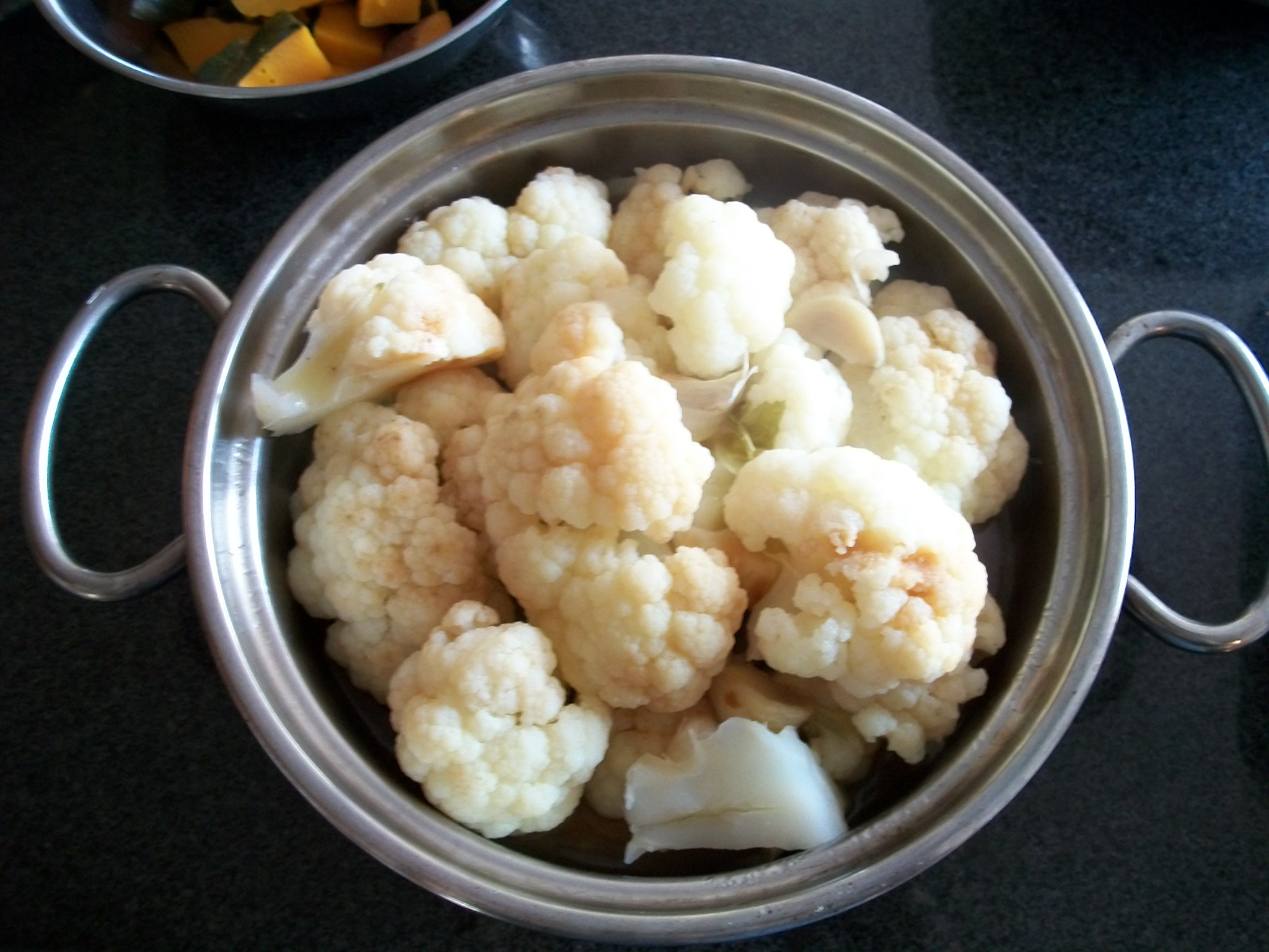 Stewed Cauliflower with Garlic